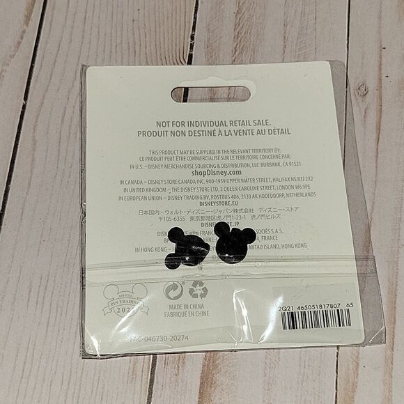 Disney Lock and Key Pin Brooch 2021 BNIB - Picture 4 of 4